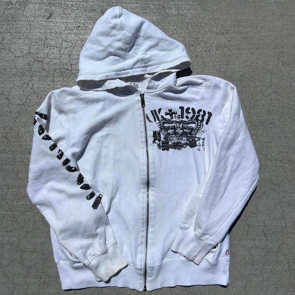 Grungy sematary style zip